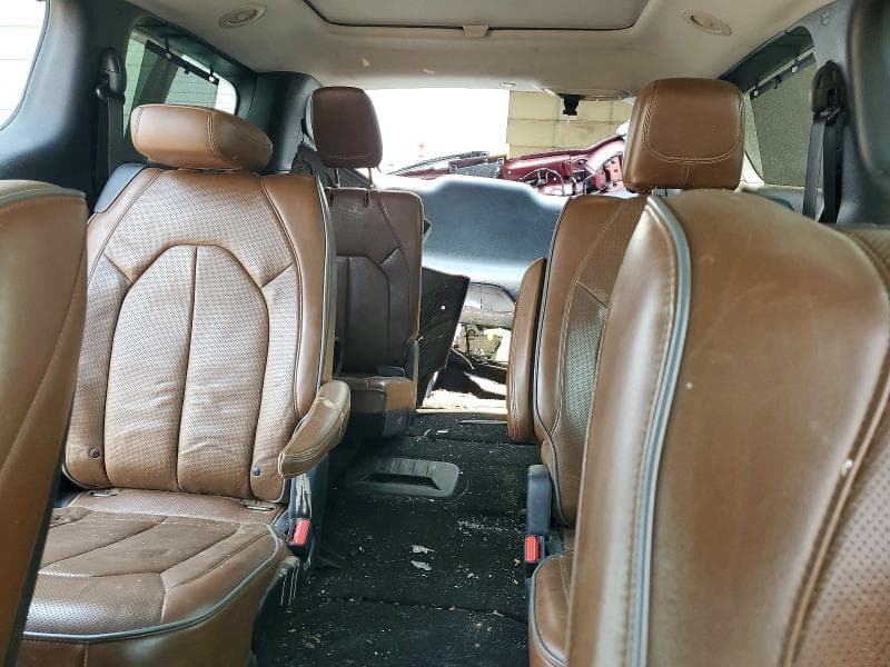 2017 CHRYSLER PACIFICA LIMITED 10