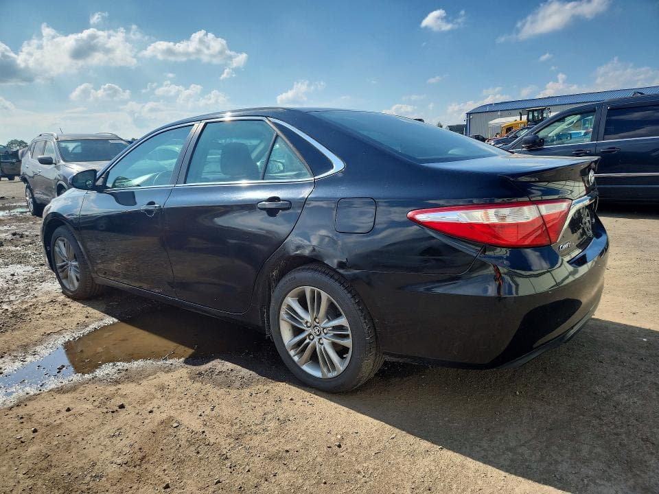 2017 TOYOTA CAMRY SE 2
