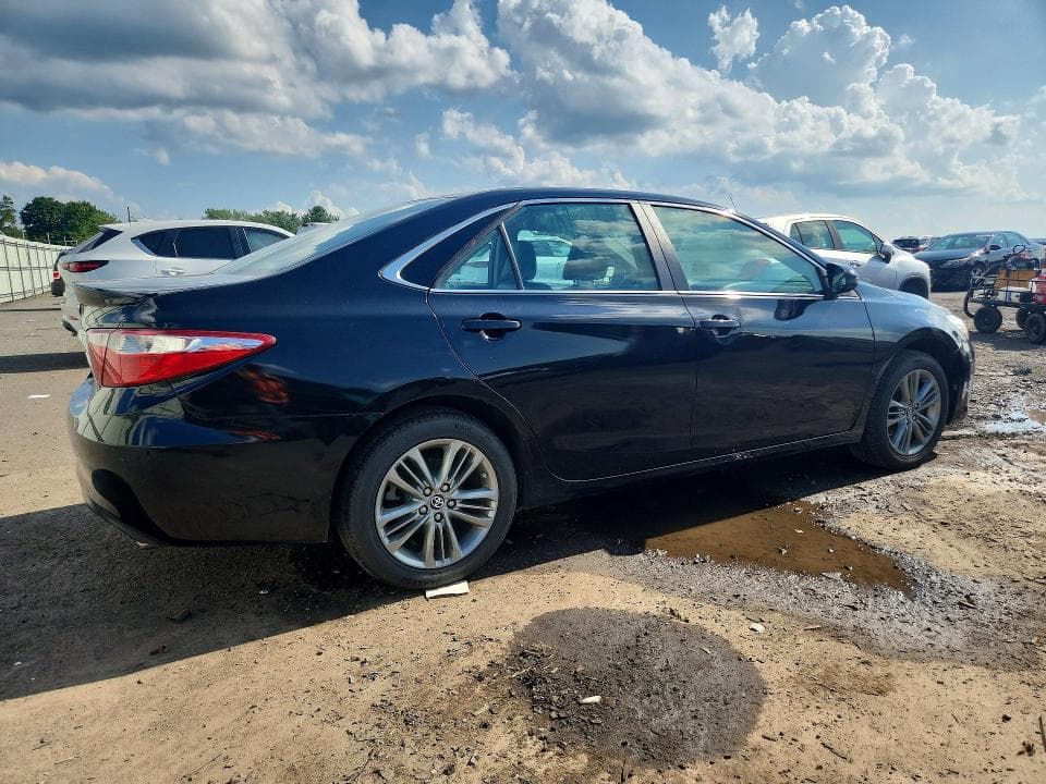 2017 TOYOTA CAMRY SE 3