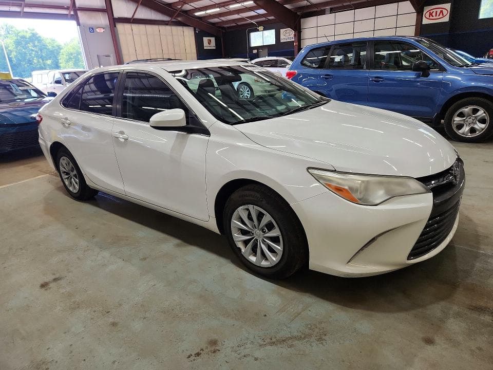 2017 TOYOTA CAMRY LE 4