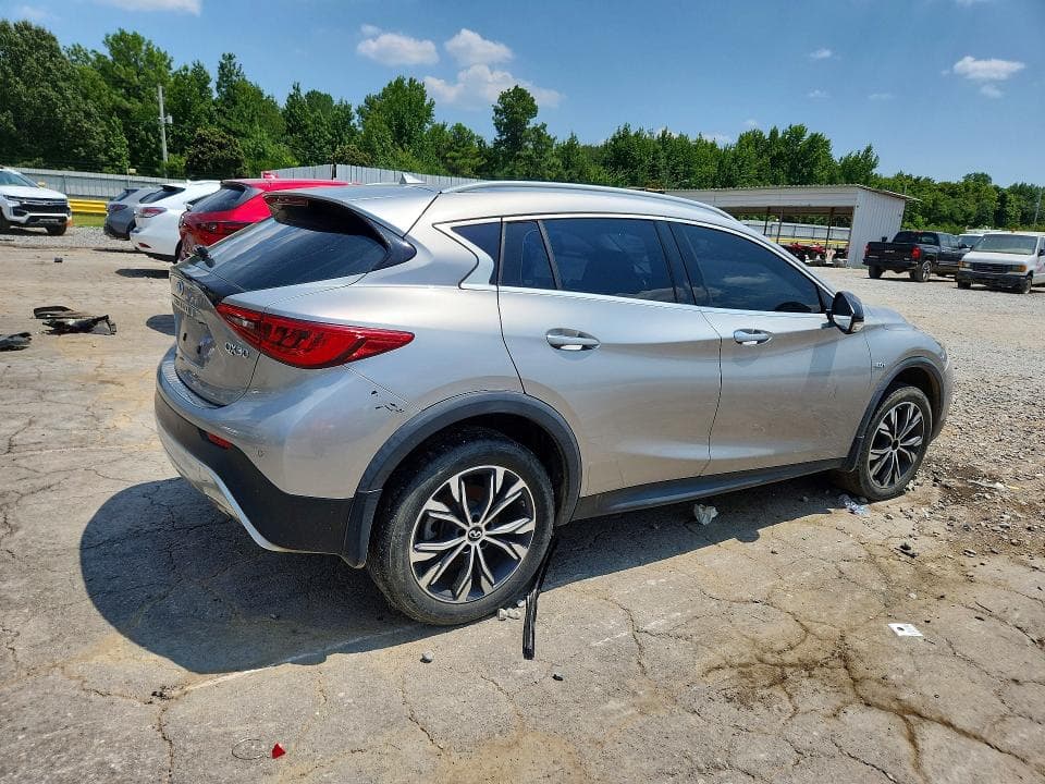 2017 INFINITI QX30 BASE 3