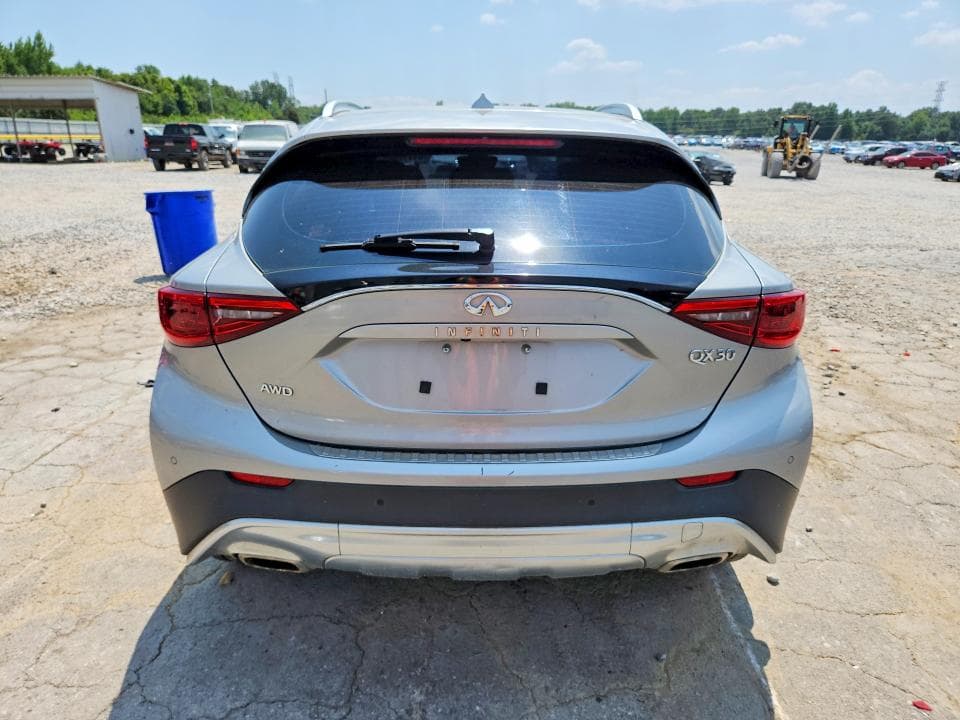 2017 INFINITI QX30 BASE 6