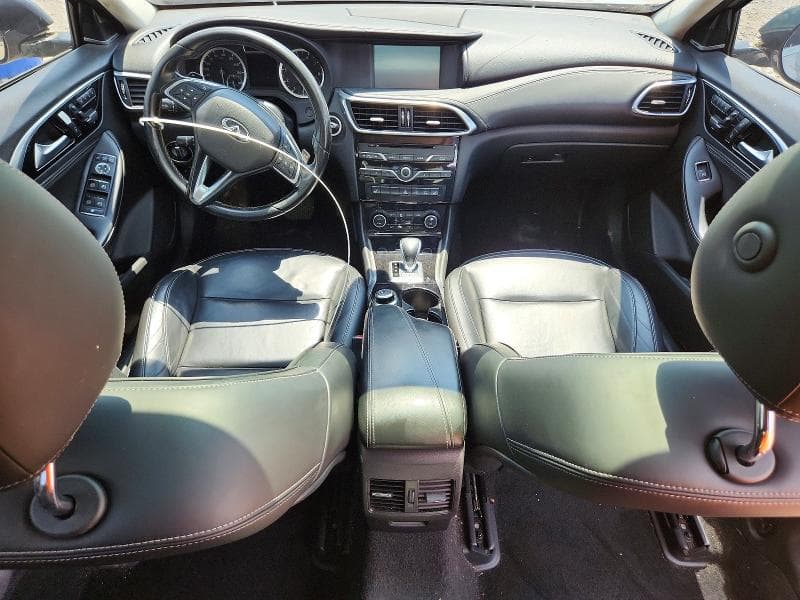 2017 INFINITI QX30 BASE 8