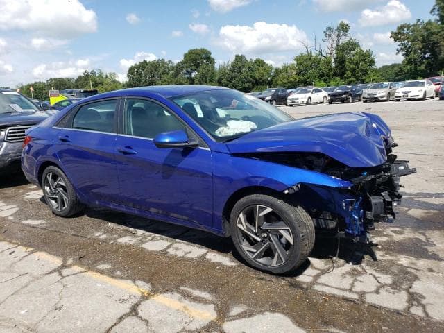 2024 HYUNDAI ELANTRA SEL 4