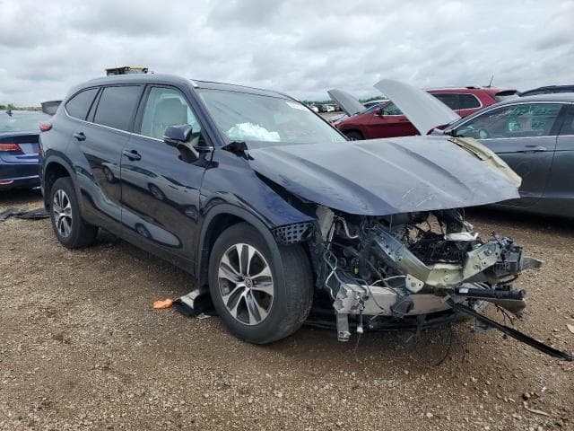 2022 TOYOTA HIGHLANDER XLE 4