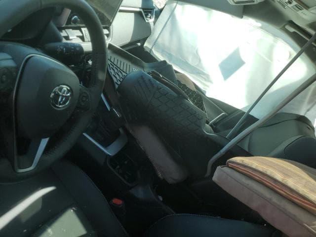 2025 TOYOTA RAV4 XLE 8