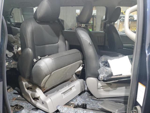 2018 TOYOTA SIENNA LE 7-PASSENGER 11
