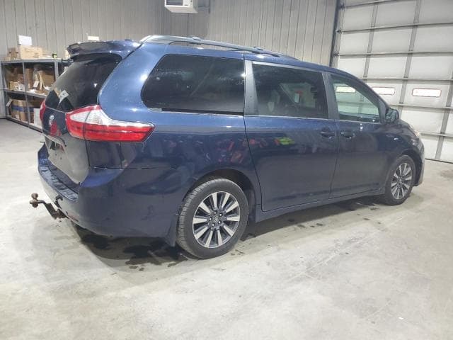 2018 TOYOTA SIENNA LE 7-PASSENGER 3