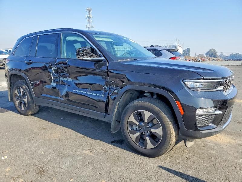 2023 JEEP GRAND CHEROKEE 4
