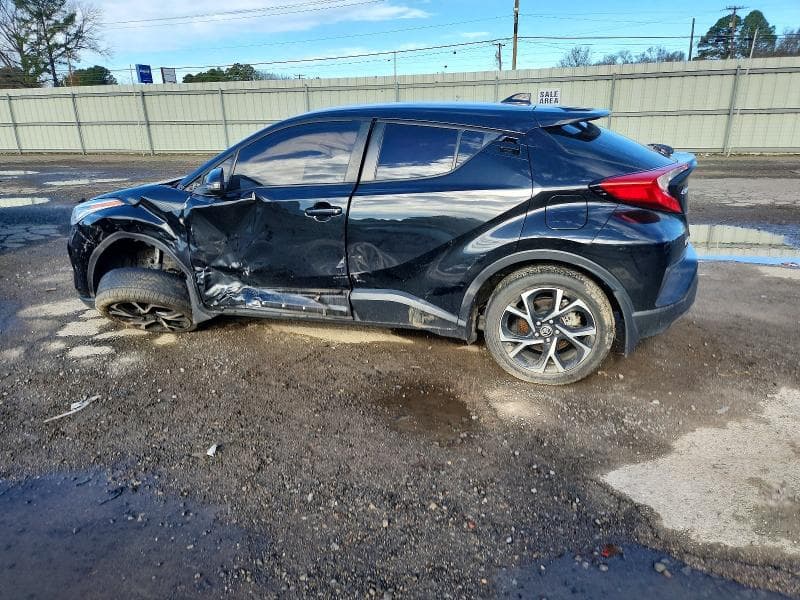 2022 TOYOTA C-HR XLE XLE 2