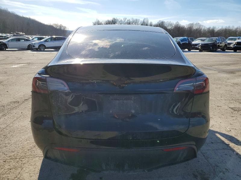 2024 TESLA Y 6
