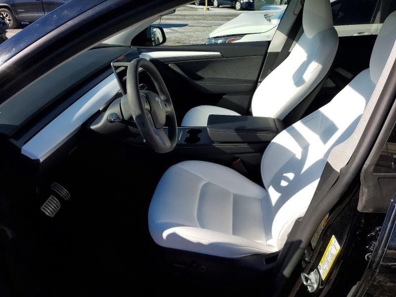 2024 TESLA Y 7