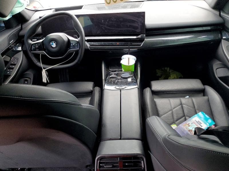 2025 BMW 530 I 8