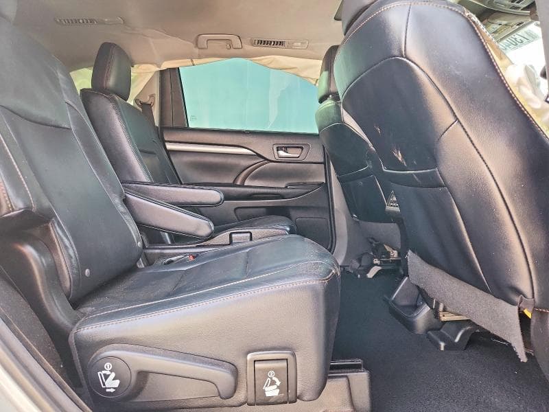 2016 TOYOTA HIGHLANDER XLE 11