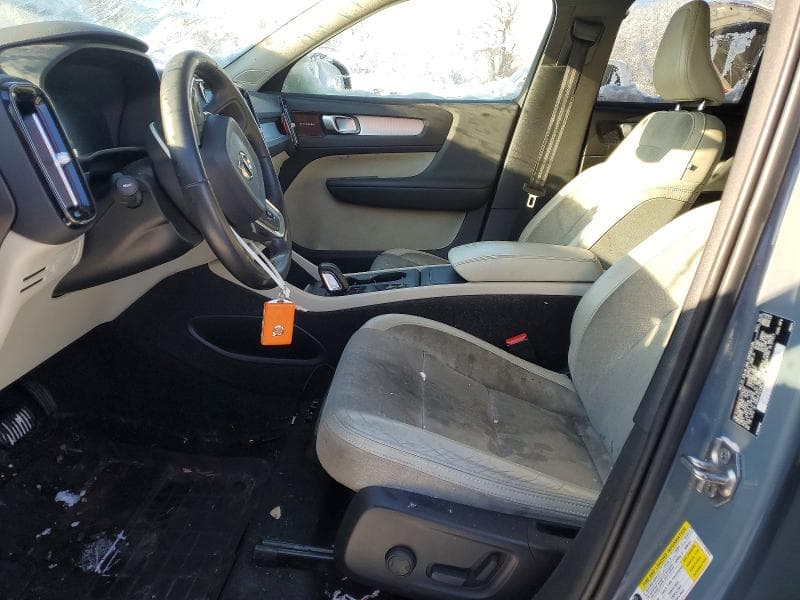 2020 VOLVO XC40 T5 MOMENTUM T5 MOMENTUM 8