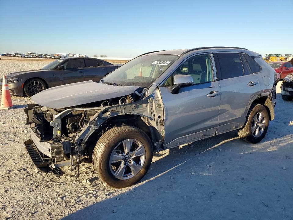 2024 TOYOTA RAV4 XLE