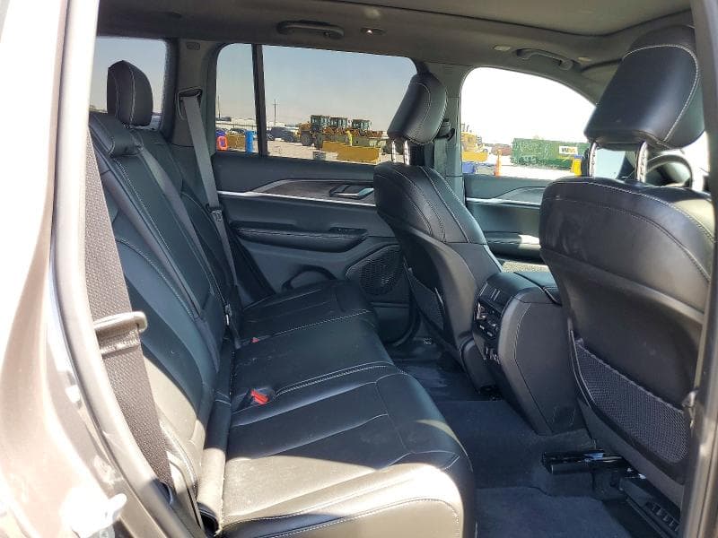 2025 JEEP GRAND CHEROKEE LIMITED 11
