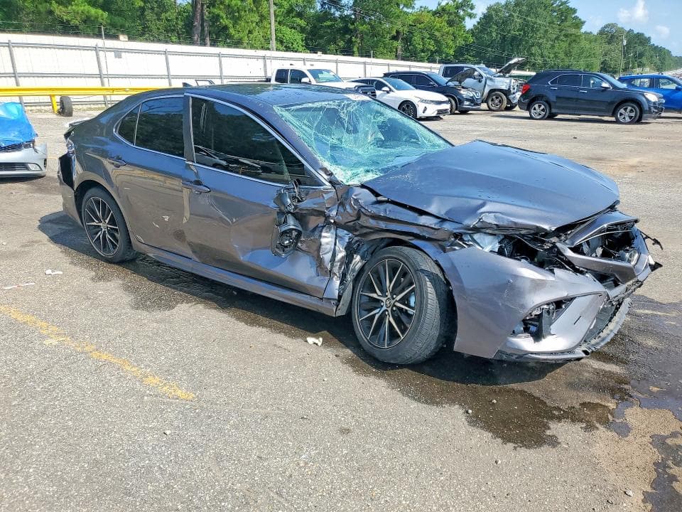2024 TOYOTA CAMRY SE 4