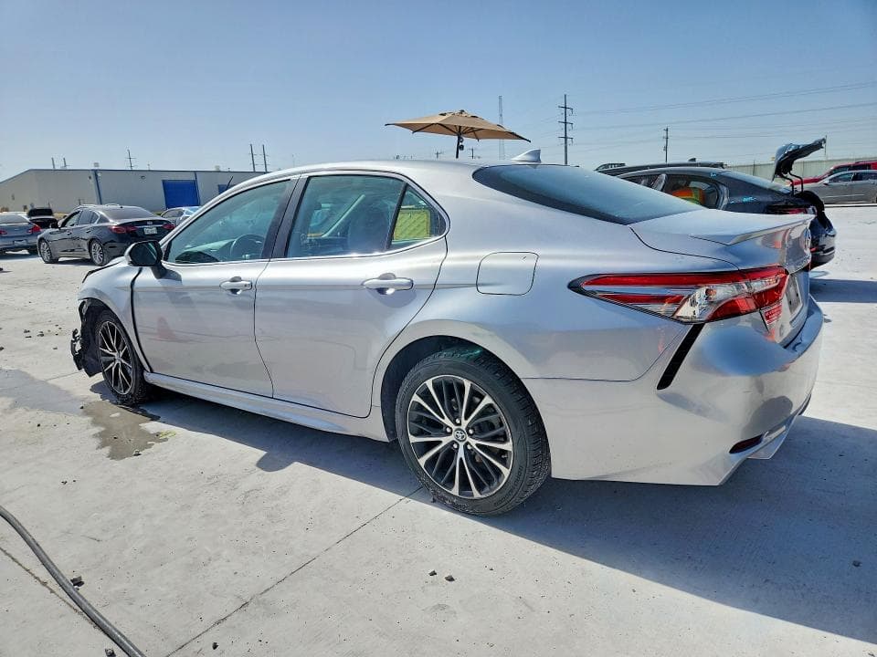 2019 TOYOTA CAMRY SE 2