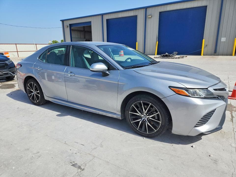 2019 TOYOTA CAMRY SE 4