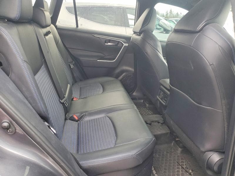 2020 TOYOTA RAV4 XLE 11