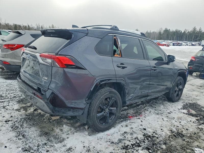 2020 TOYOTA RAV4 XLE 3