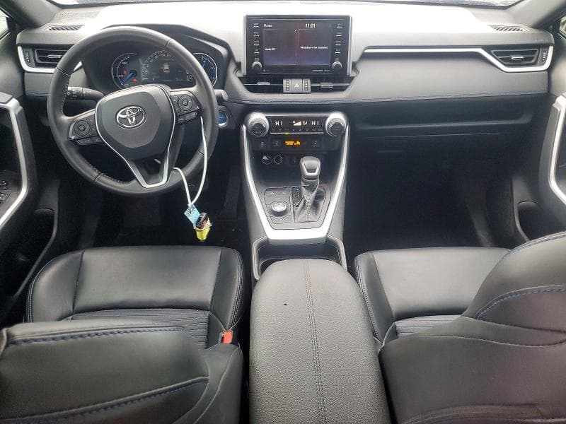 2020 TOYOTA RAV4 XLE 8