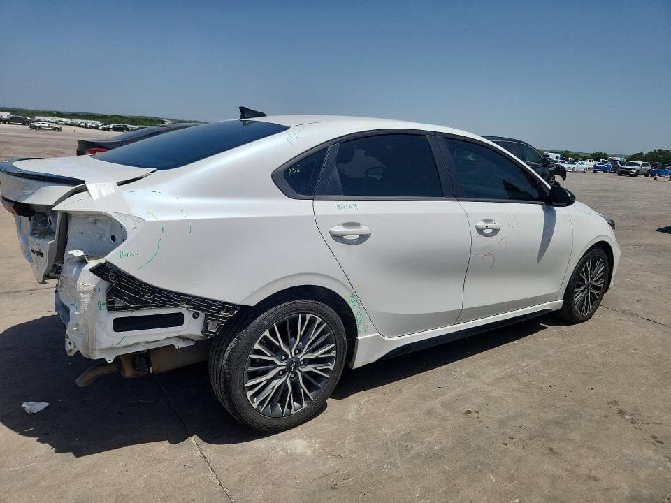 2023 KIA FORTE GT LINE 3