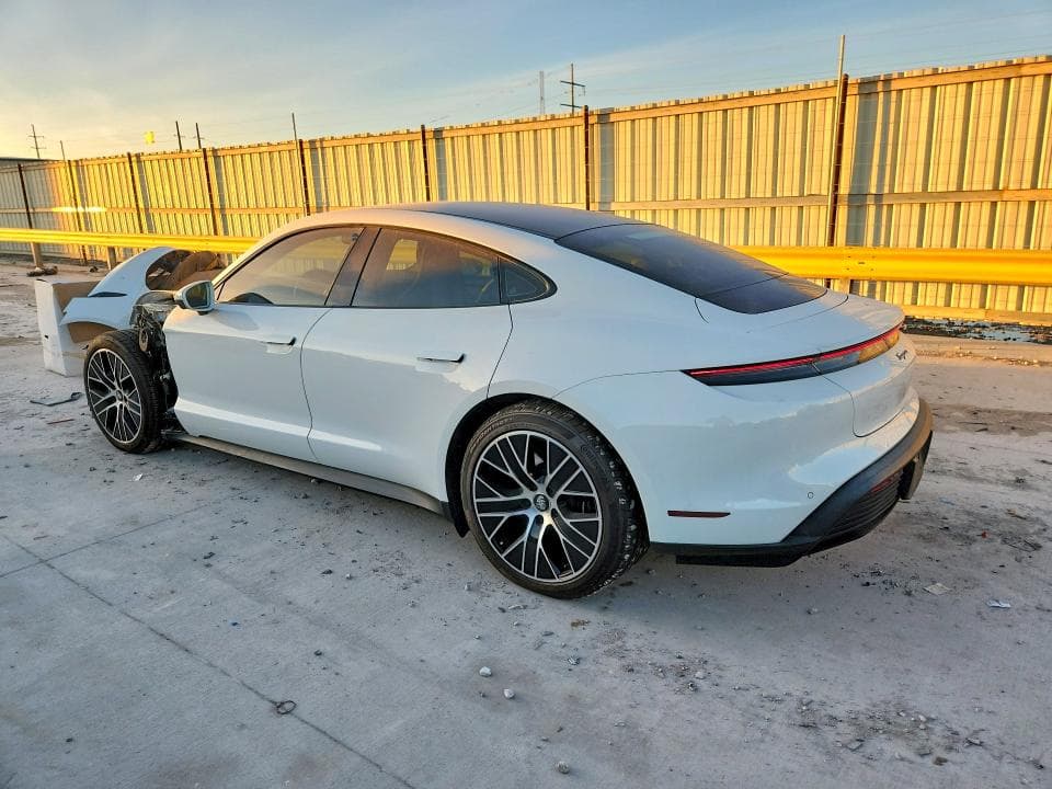 2021 PORSCHE TAYCAN 2