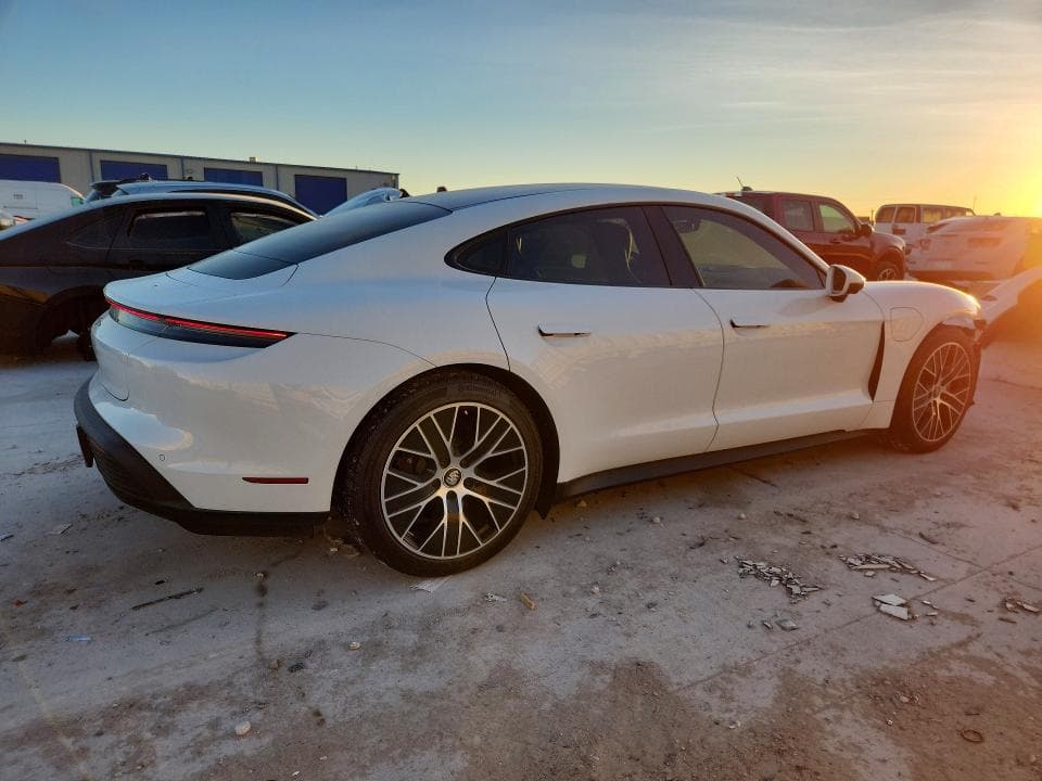 2021 PORSCHE TAYCAN 3