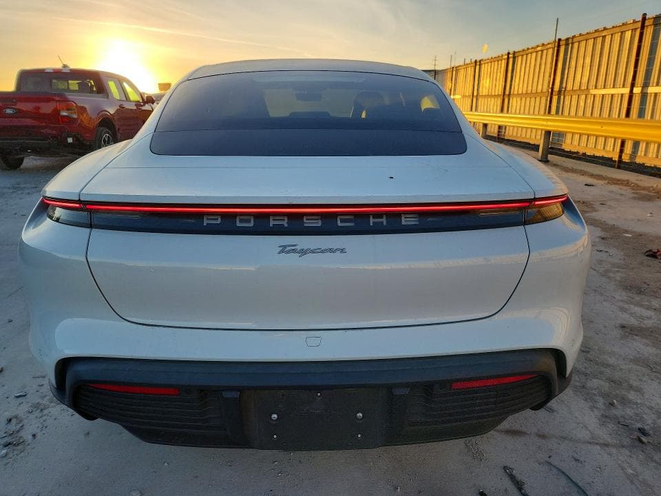 2021 PORSCHE TAYCAN 6