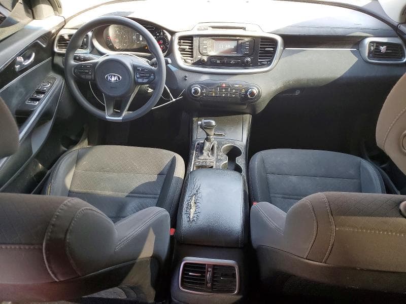 2017 KIA SORENTO LX V6 8