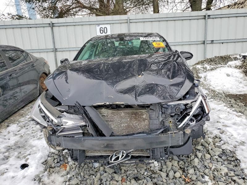 2019 HYUNDAI ELANTRA SE SE 5