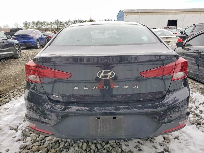 2019 HYUNDAI ELANTRA SE SE 6