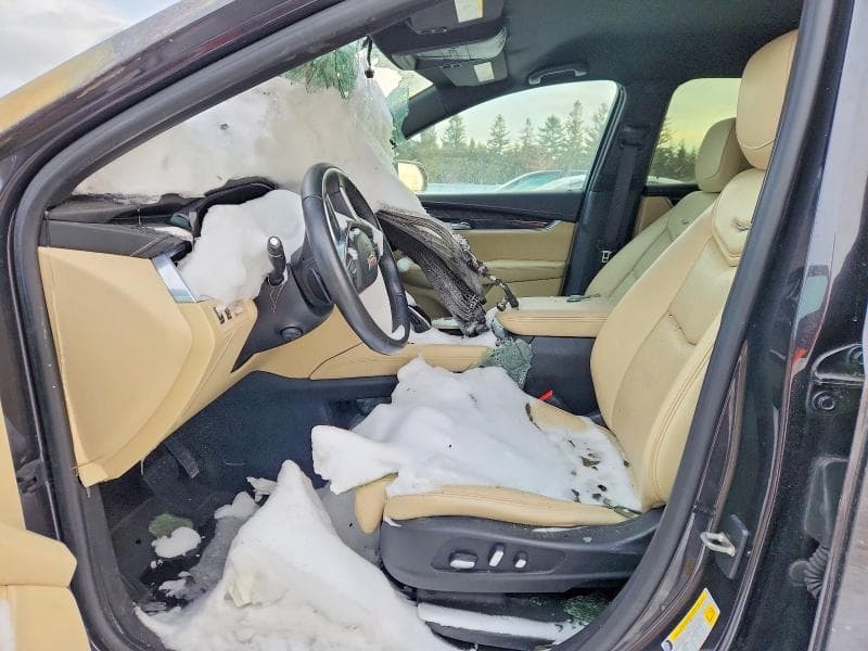 2017 CADILLAC XT5 8