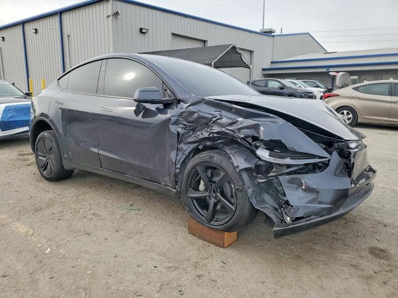 2026 TESLA MODEL Y 4