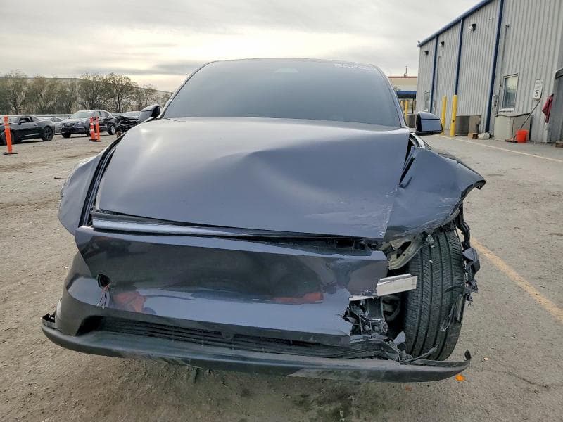 2026 TESLA MODEL Y 5