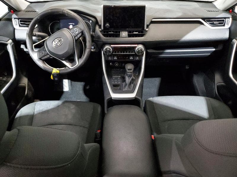 2025 TOYOTA RAV4 XLE 8