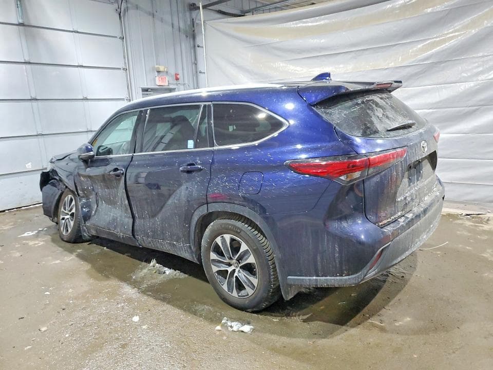 2022 TOYOTA HIGHLANDER XLE XLE 2