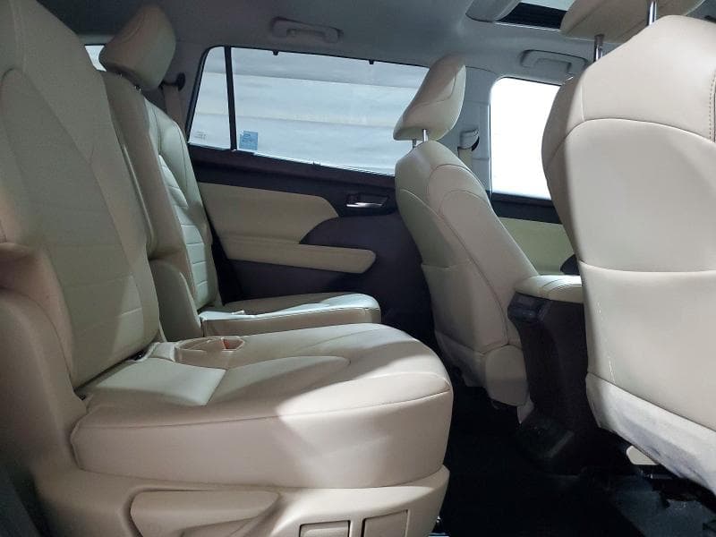 2022 TOYOTA HIGHLANDER XLE XLE 11