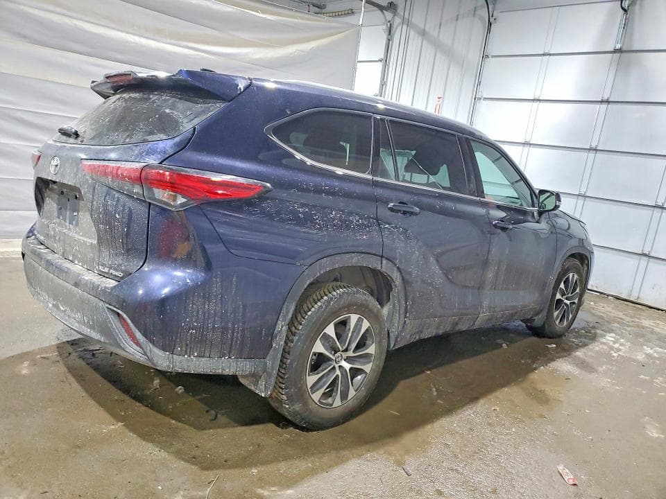 2022 TOYOTA HIGHLANDER XLE XLE 3