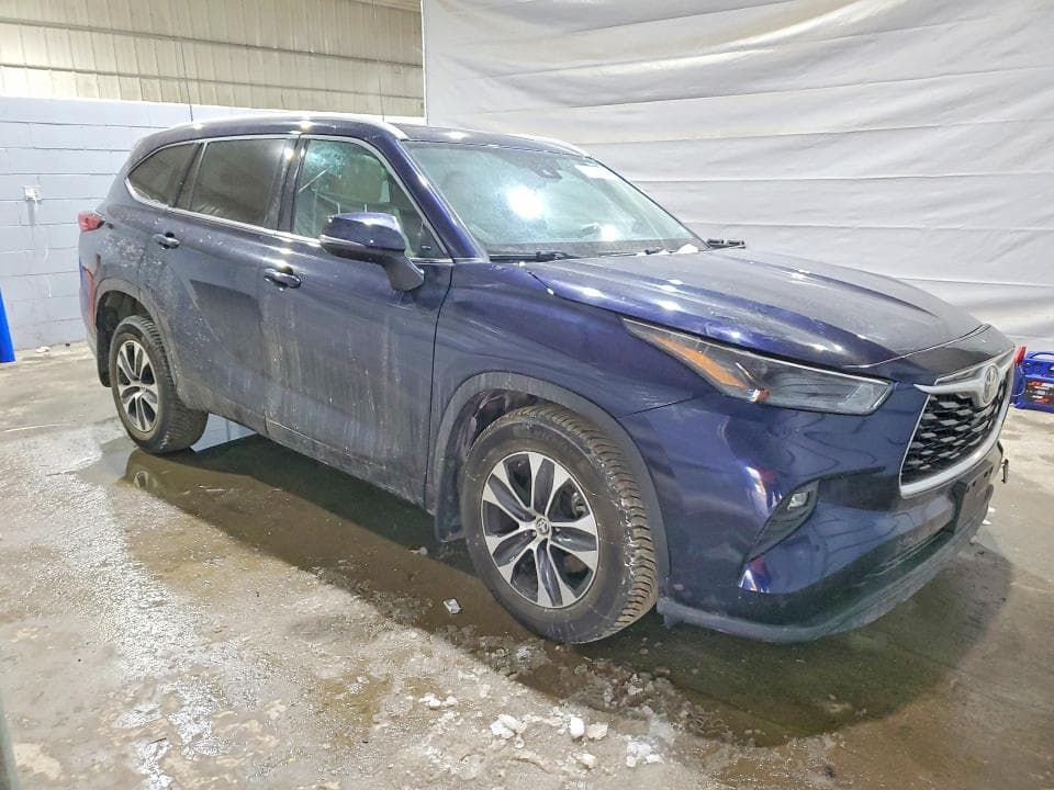 2022 TOYOTA HIGHLANDER XLE XLE 4