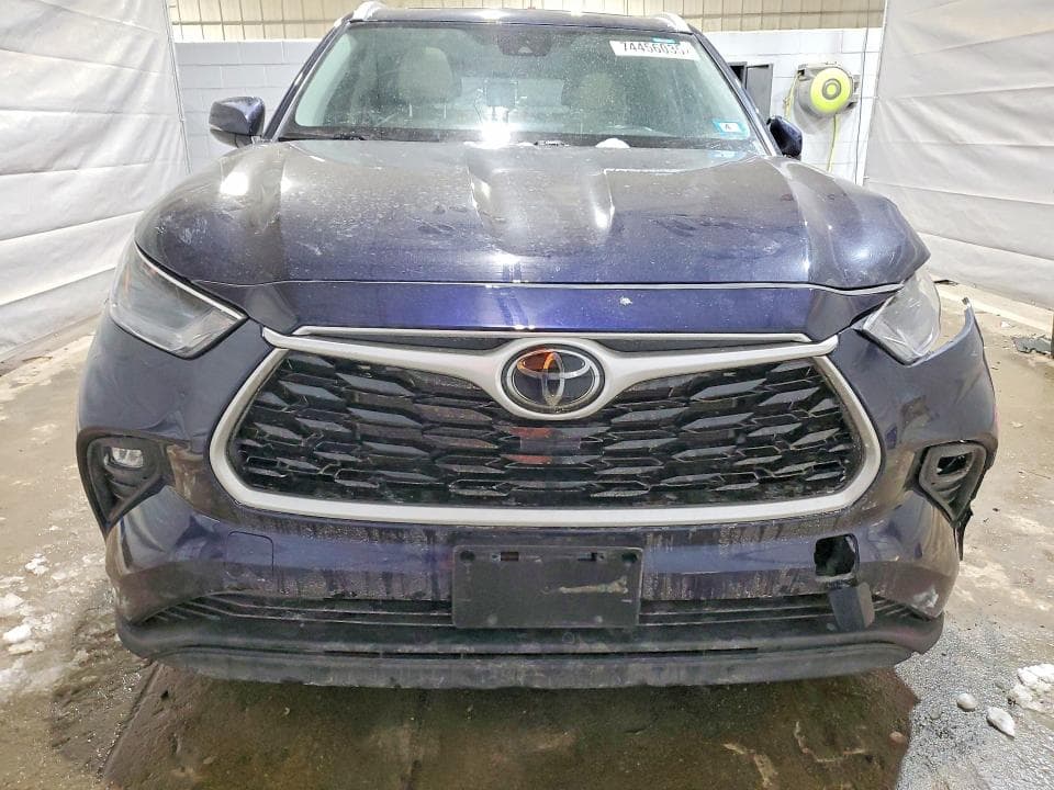 2022 TOYOTA HIGHLANDER XLE XLE 5