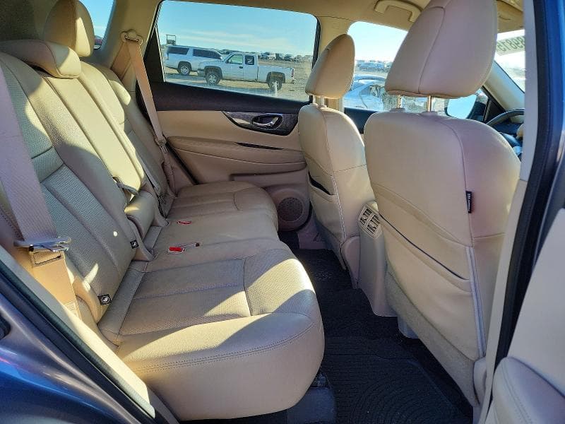 2016 NISSAN ROGUE S 11