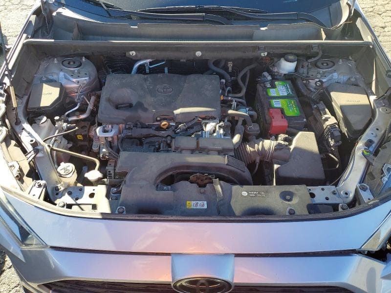2021 TOYOTA RAV4 XLE 12