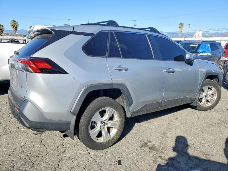 2021 TOYOTA RAV4 XLE 3