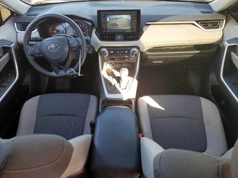 2021 TOYOTA RAV4 XLE 8