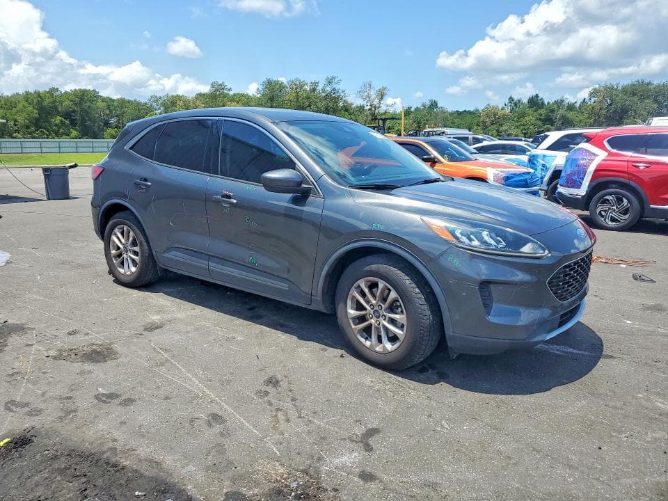 2020 FORD ESCAPE SE 4