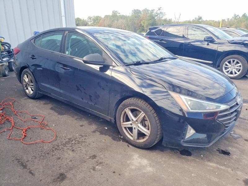 2019 HYUNDAI ELANTRA SEL 4