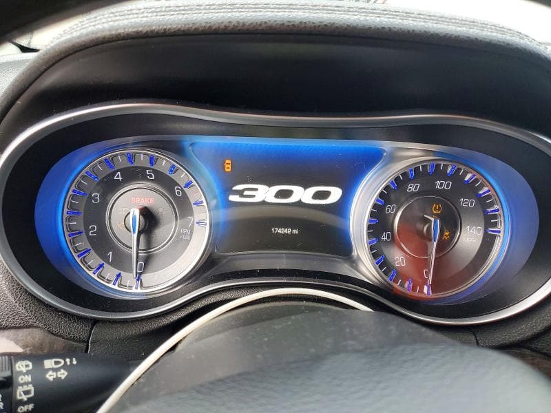 2017 CHRYSLER 300C 9